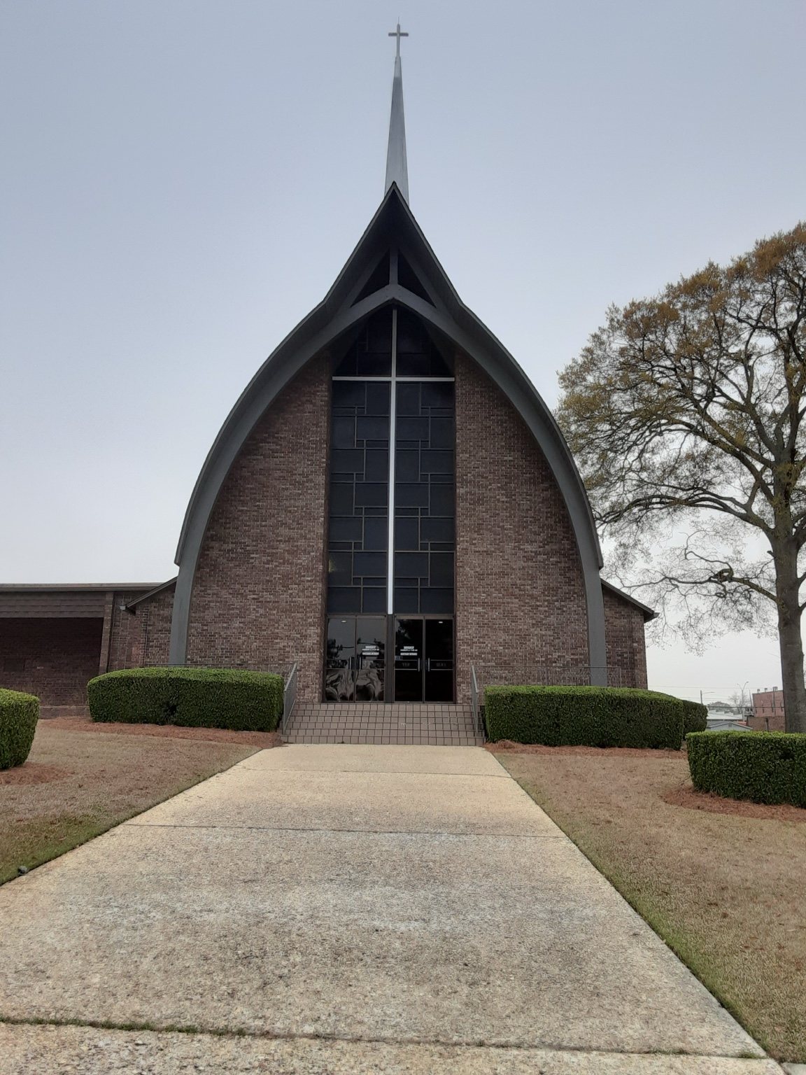 Front entrance of Lyons Community Church